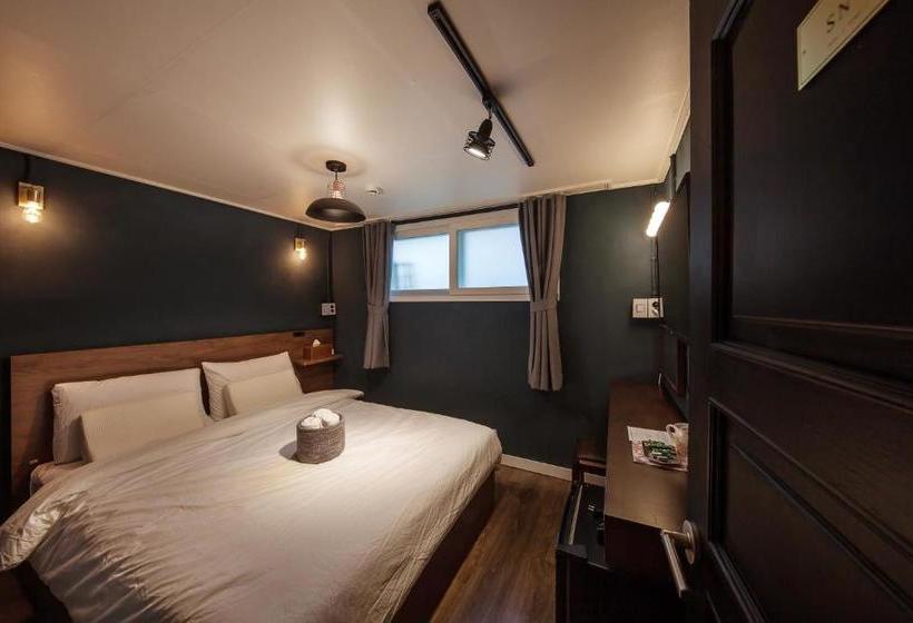 هتل Butler:lee Hongdaecaters To Women