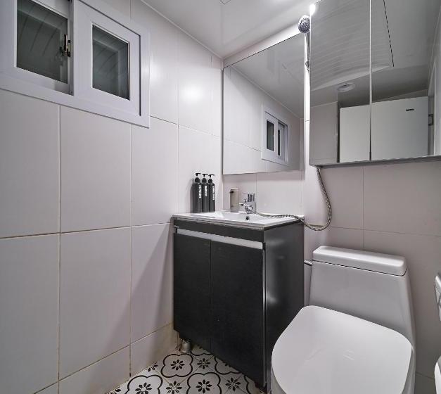 هتل Butler:lee Hongdaecaters To Women