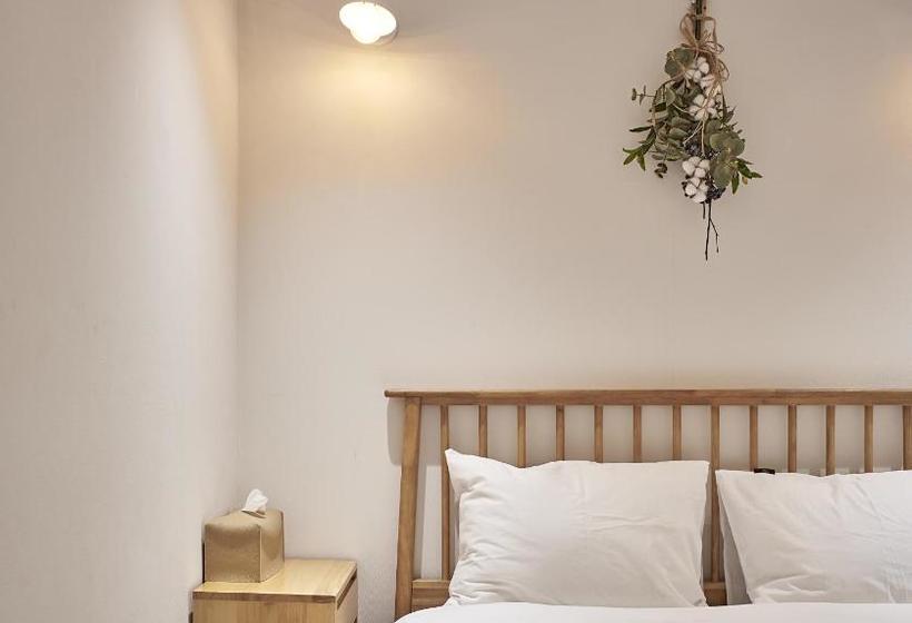 هتل Butler:lee Hongdaecaters To Women