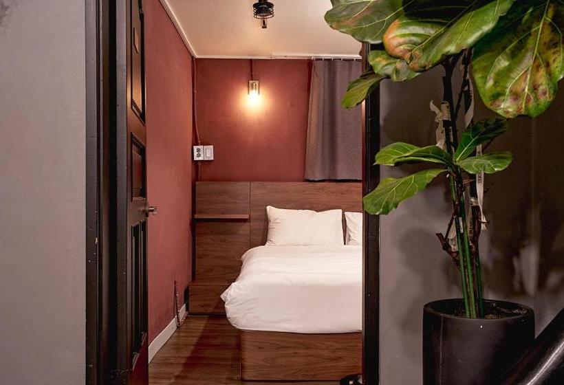 هتل Butler:lee Hongdaecaters To Women