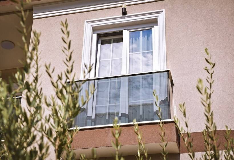 فندق Airport Garden