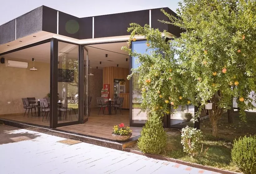 Hotelli Airport Garden