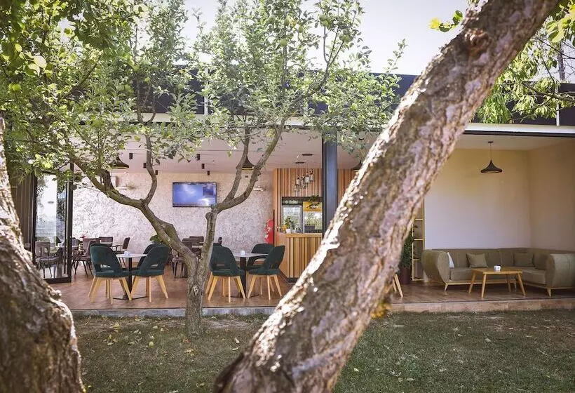 Hotelli Airport Garden