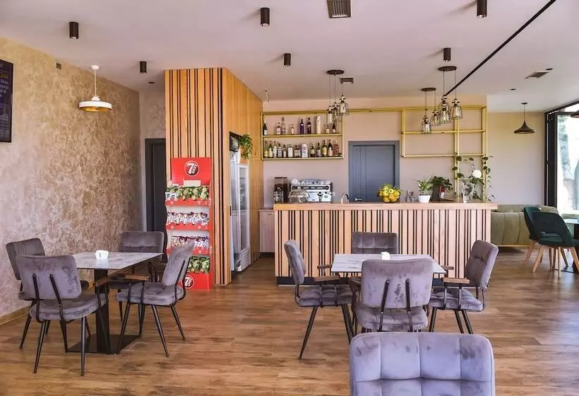 Hotelli Airport Garden