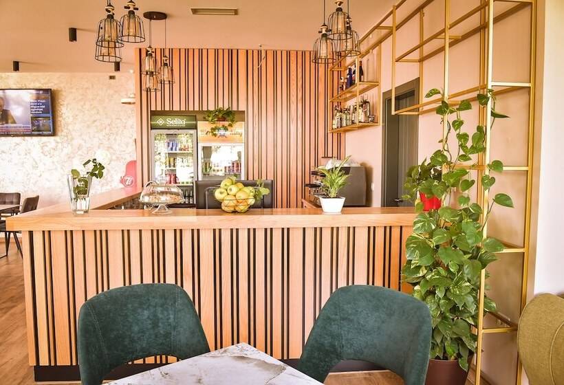 فندق Airport Garden