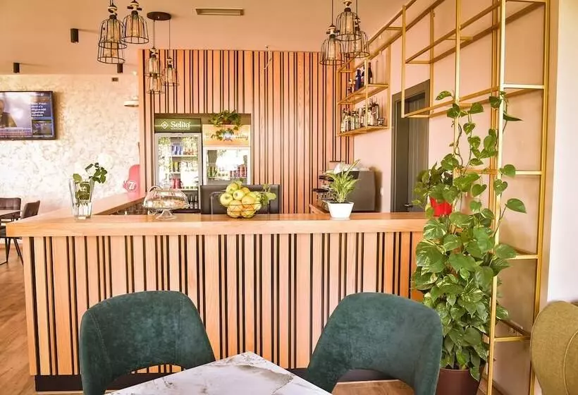 Hotelli Airport Garden