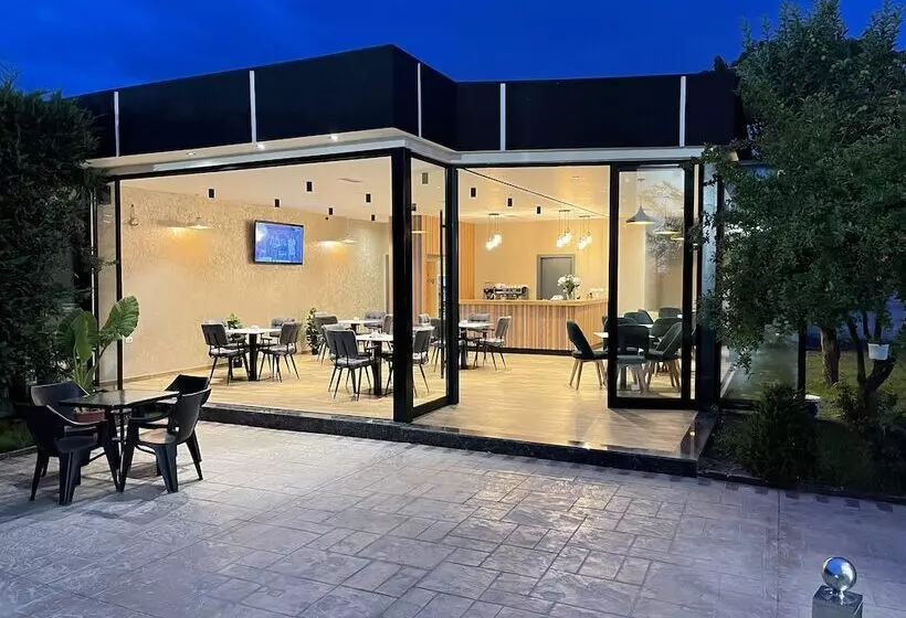 Hotelli Airport Garden