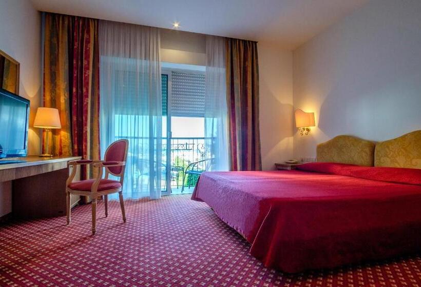 בית מלון כפרי Bristol