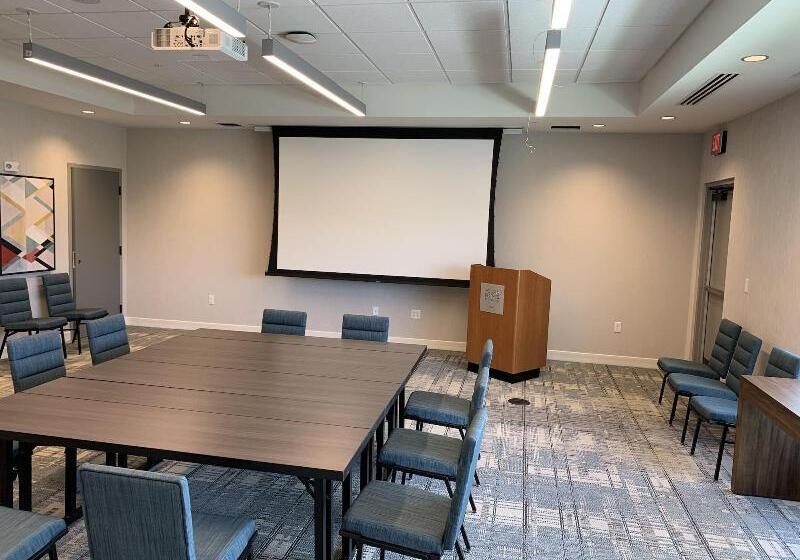 Отель Four Points By Sheraton Albany