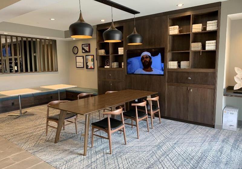 Отель Four Points By Sheraton Albany