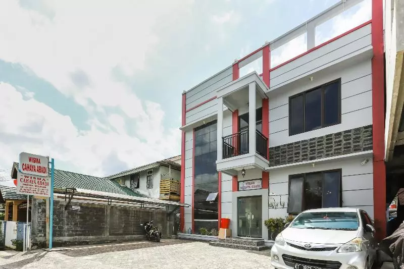 ホテル Reddoorz Near Wisma Cahaya Abadi Sepinggan Airport Balikpapan