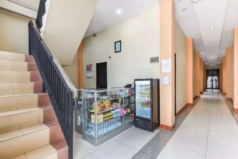 ホテル Reddoorz Near Wisma Cahaya Abadi Sepinggan Airport Balikpapan