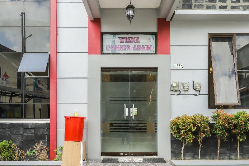 酒店 Reddoorz Near Wisma Cahaya Abadi Sepinggan Airport Balikpapan
