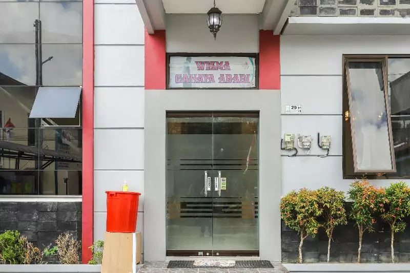 ホテル Reddoorz Near Wisma Cahaya Abadi Sepinggan Airport Balikpapan
