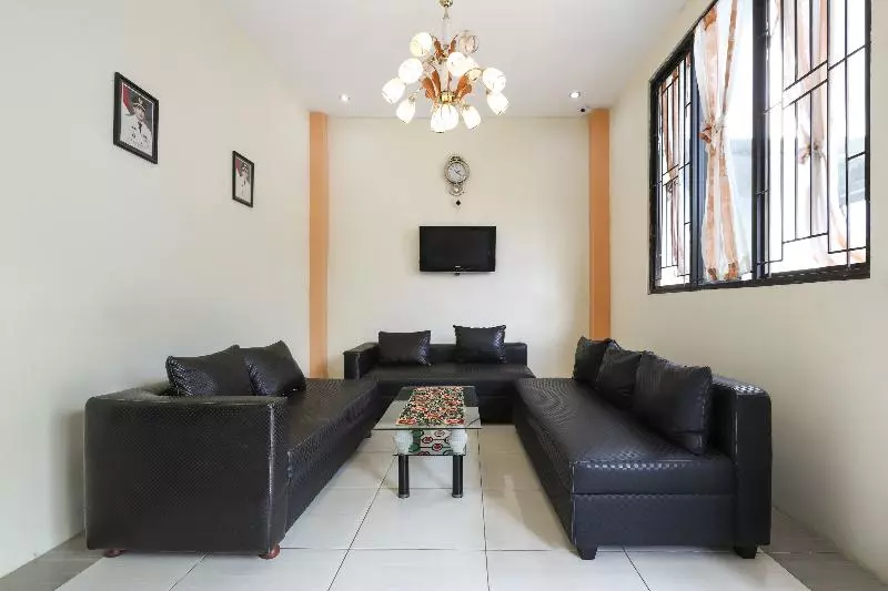 ホテル Reddoorz Near Wisma Cahaya Abadi Sepinggan Airport Balikpapan