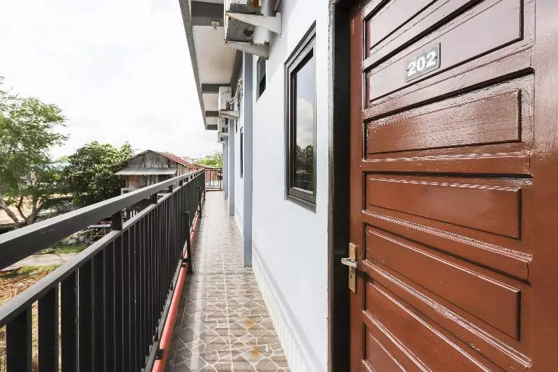 ホテル Reddoorz Near Wisma Cahaya Abadi Sepinggan Airport Balikpapan