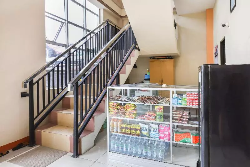 ホテル Reddoorz Near Wisma Cahaya Abadi Sepinggan Airport Balikpapan