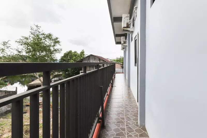 ホテル Reddoorz Near Wisma Cahaya Abadi Sepinggan Airport Balikpapan