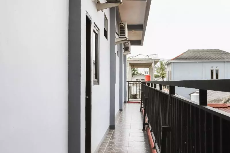 ホテル Reddoorz Near Wisma Cahaya Abadi Sepinggan Airport Balikpapan