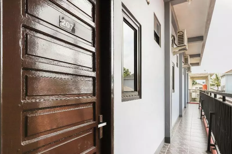 ホテル Reddoorz Near Wisma Cahaya Abadi Sepinggan Airport Balikpapan