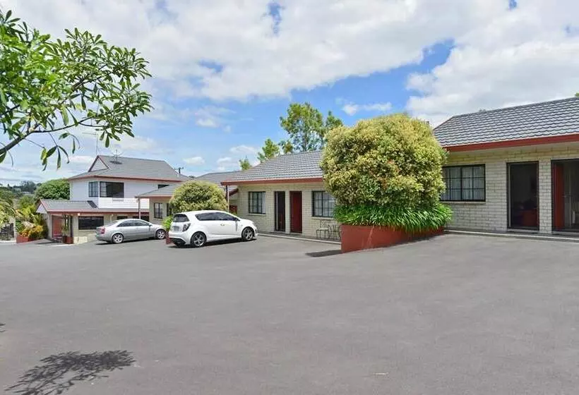 Отель Bk's Pohutukawa Lodge