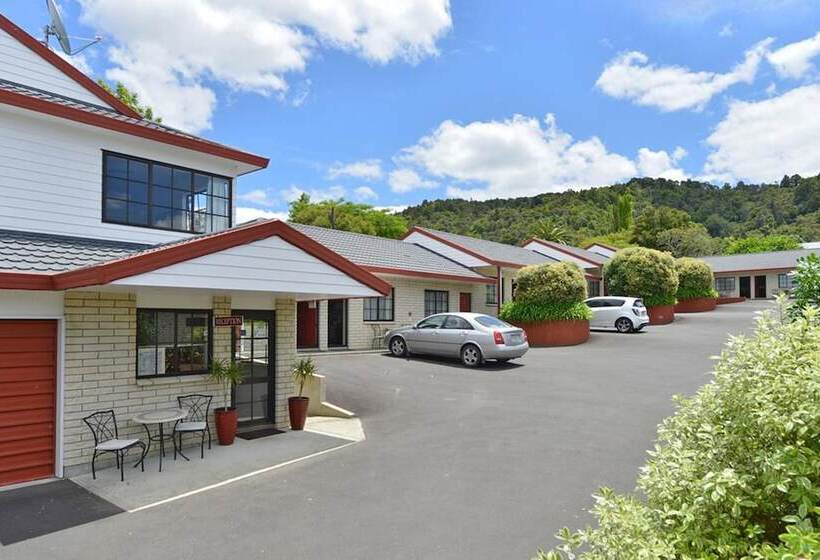 Hotel Bk's Pohutukawa Lodge