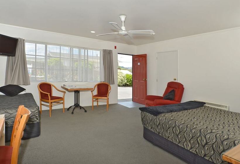 Hotel Bk's Pohutukawa Lodge