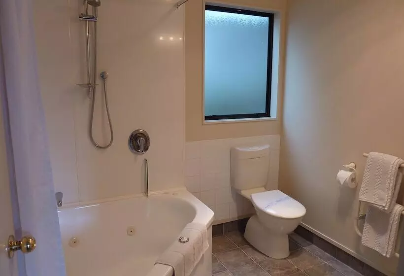 Отель Bk's Pohutukawa Lodge