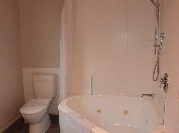 Hotel Bk's Pohutukawa Lodge