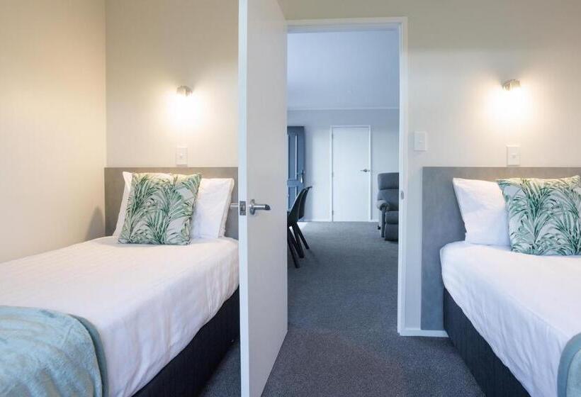 Hotel Bk's Pohutukawa Lodge