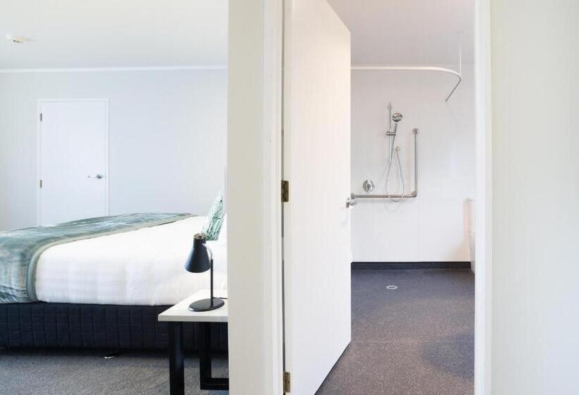 Hotel Bk's Pohutukawa Lodge