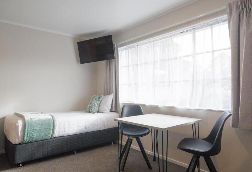 Hotel Bk's Pohutukawa Lodge