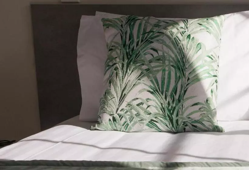 Отель Bk's Pohutukawa Lodge