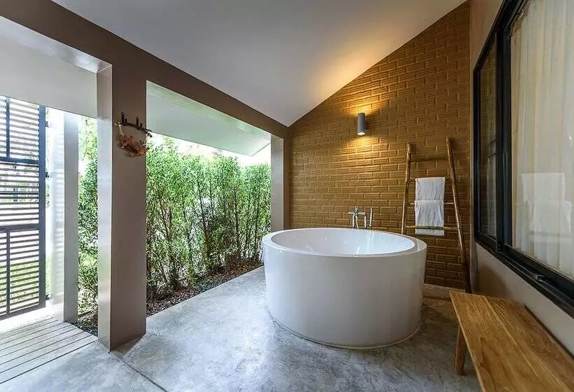 בית מלון כפרי Deevana Krabi Resort