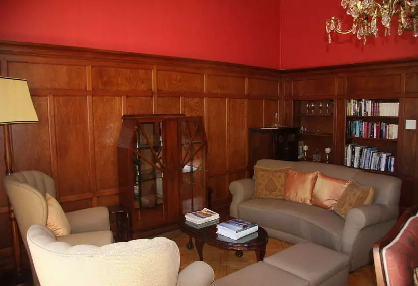 בית מלון כפרי Greenways Manor Guesthouse