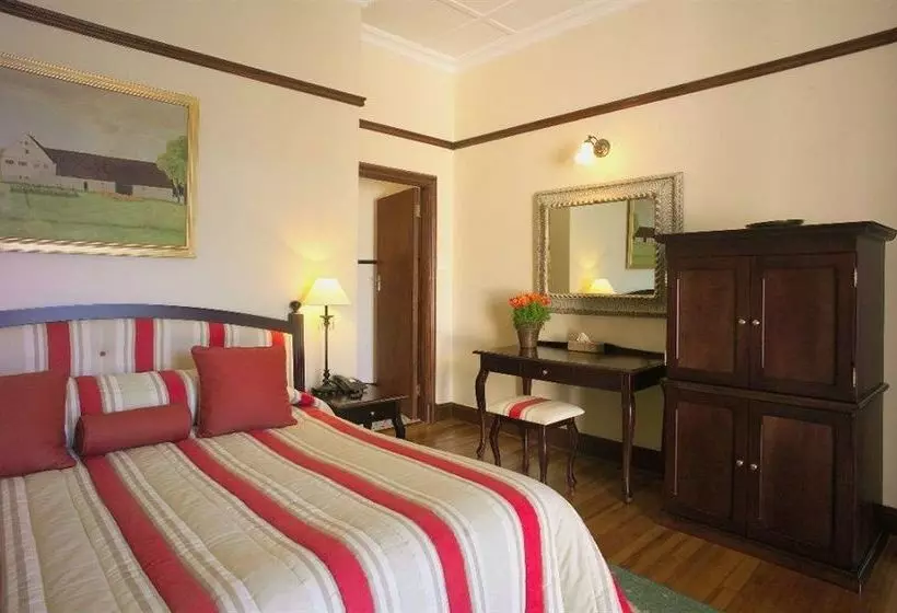 בית מלון כפרי Greenways Manor Guesthouse