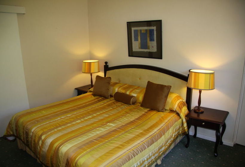 בית מלון כפרי Greenways Manor Guesthouse