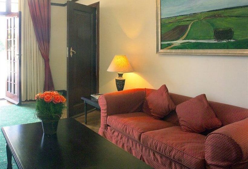 בית מלון כפרי Greenways Manor Guesthouse