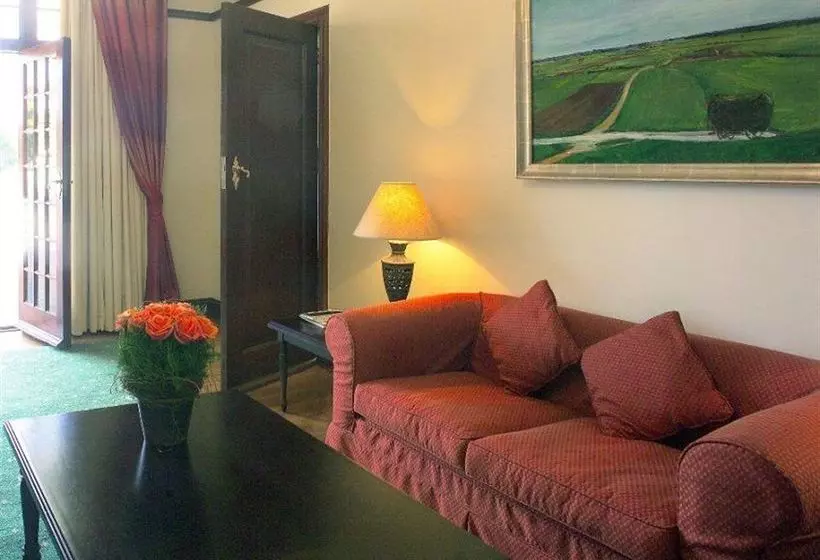 בית מלון כפרי Greenways Manor Guesthouse