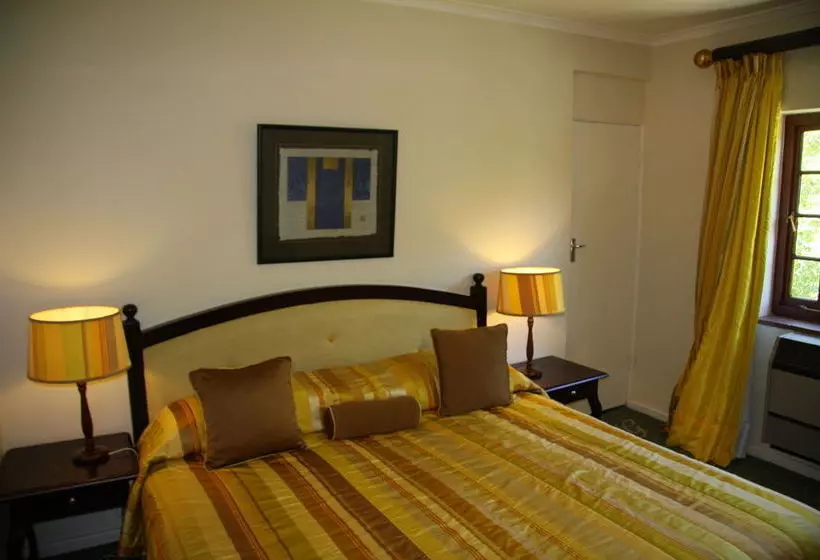 בית מלון כפרי Greenways Manor Guesthouse