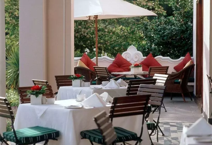 בית מלון כפרי Greenways Manor Guesthouse