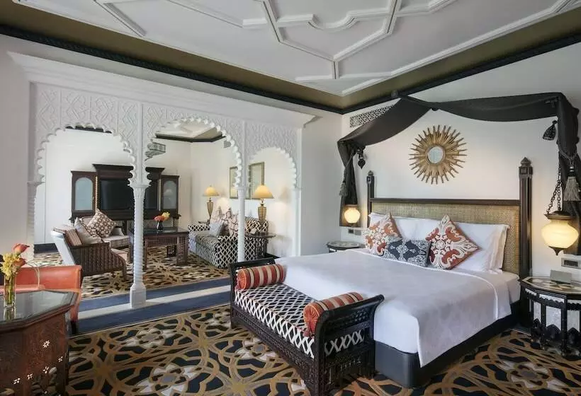 Отель Jumeirah Al Qasr Dubai