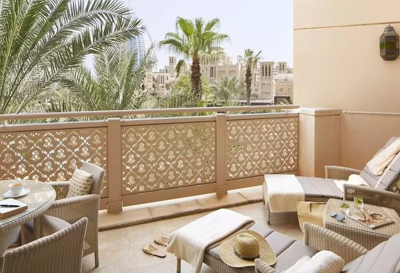 Отель Jumeirah Al Qasr Dubai