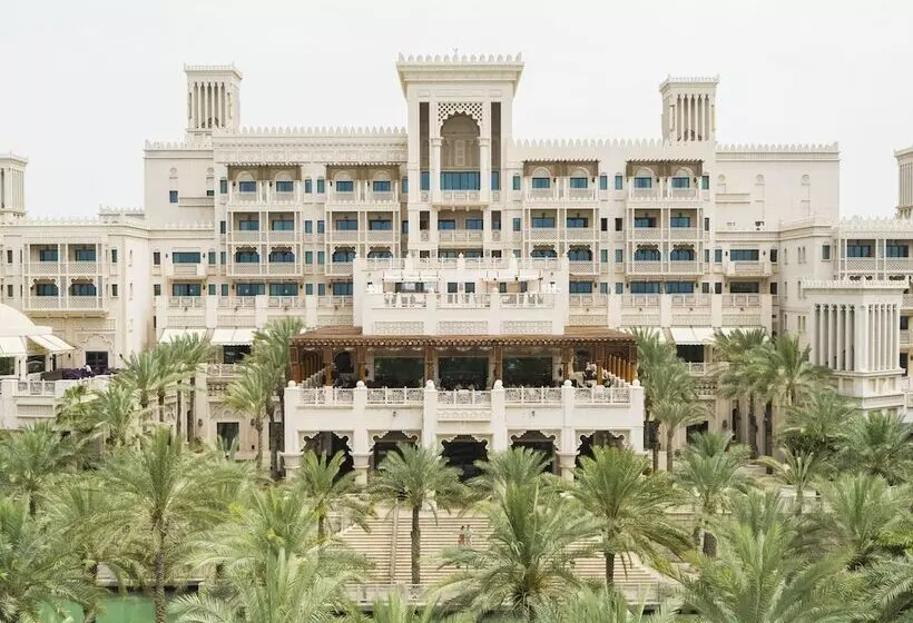Отель Jumeirah Al Qasr Dubai