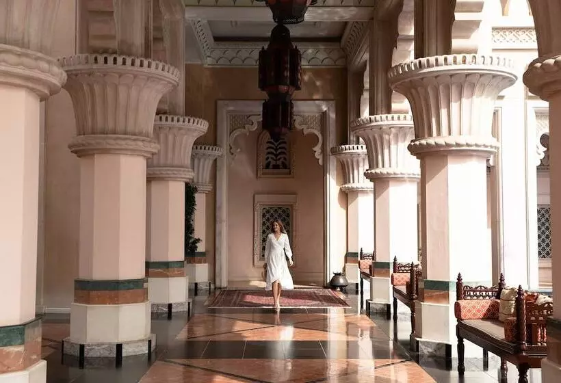 Отель Jumeirah Al Qasr Dubai