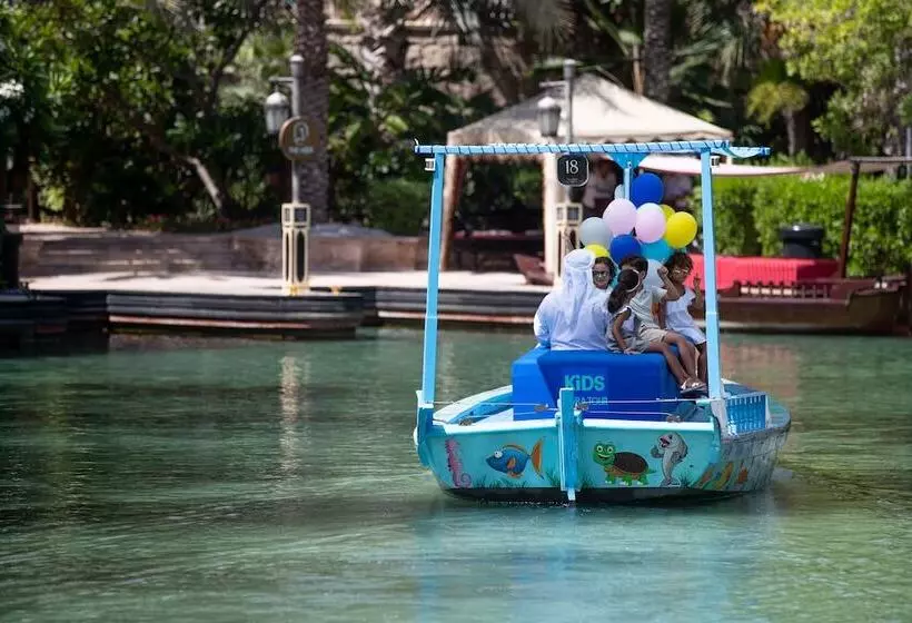 Отель Jumeirah Al Qasr Dubai