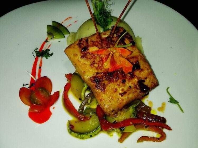 هتل Oceans Two Resort