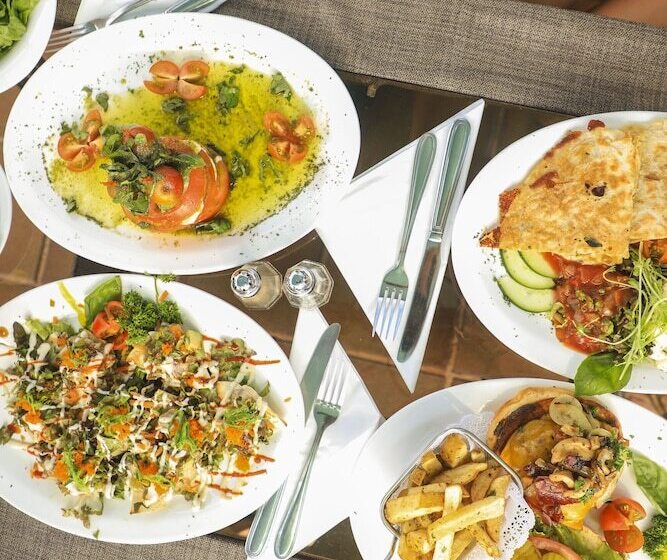 هتل Oceans Two Resort