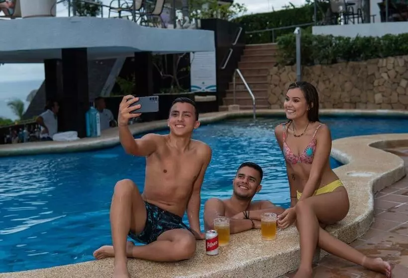 Отель Oceans Two Resort