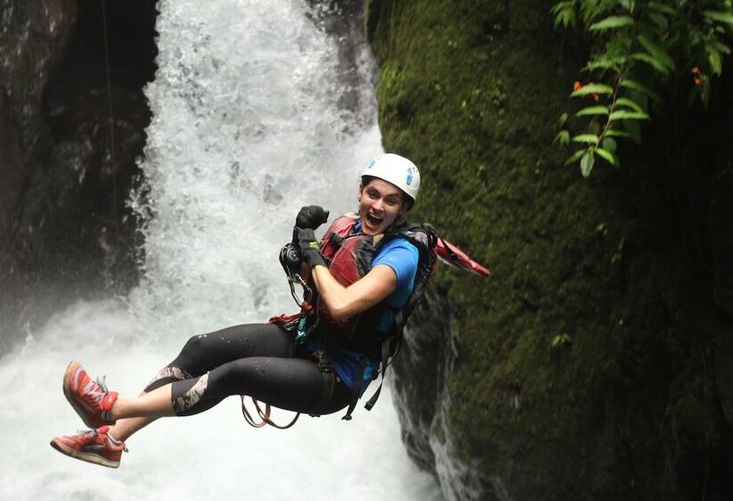 هتل Oceans Two Resort